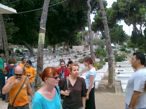 The Sumud-Delegation visits the martyr burial ground Beirut