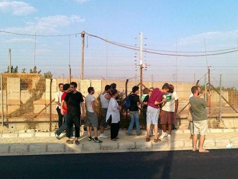 Sumud-Delegation visiting the palestinian border