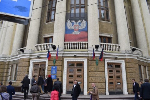 Members of the CP of Styria in front to the Donetsk library