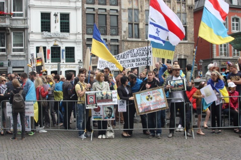 Pro-Ukrainian regime protesters with Israeli flag