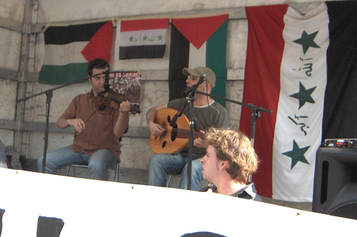 Mofid, Libanon (re) und Mayyas Al-Amani, Syrien (li)