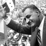 Nasser kündigt 1967 nach der israelischen Aggression und der ägyptischen Niederlage seinen Rücktritt an, nimmt ihn aber sofort wieder zurück